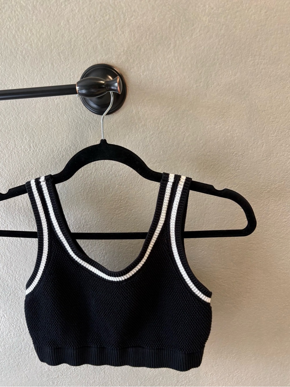 ALO Yoga Black Crop Tank with White Trim